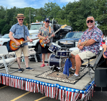 The Aquatudes at the Hampton Ponds 4th of July Parade 2026